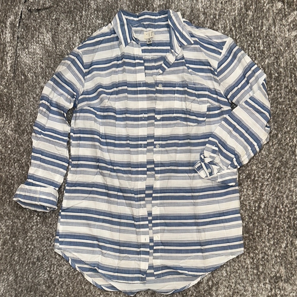 NWOT Oversized blue and white stripe button top shirt size small